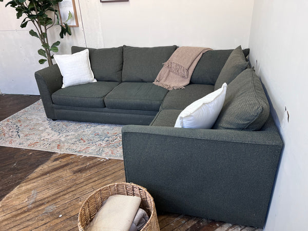 FREE DELIVERY! 🚚 - Green Sealy Sectional Couch