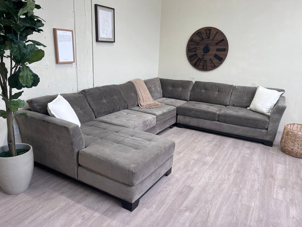 FREE DELIVERY! 🚚 Macy’s Charcoal Gray Microfiber Tufted U Sectional Couch with Chaise