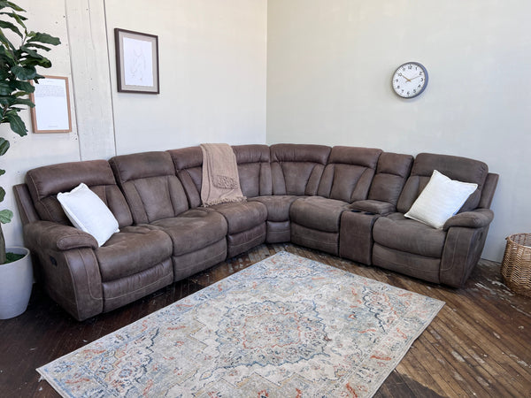 FREE DELIVERY! 🚚 - Jordan’s Furniture Tufted Brown Reclining Rearrangeable Sectional Couch