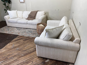 FREE DELIVERY! 🚚 - White Vintage Design 3 Seater Couch & Loveseat Set Cozy Couple