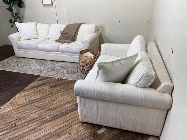 FREE DELIVERY! 🚚 - White Vintage Design 3 Seater Couch & Loveseat Set Cozy Couple