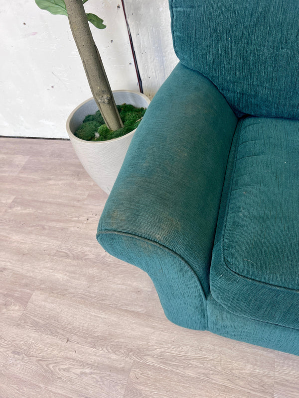 FREE DELIVERY! 🚚 - Sealy Green Sectional Couch