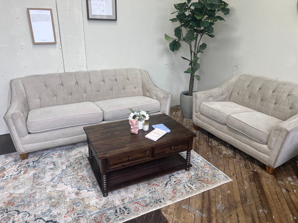 FREE DELIVERY! 🚚 - Jordan’s Flexsteel Beige Tufted Studded Couch & Loveseat Set