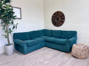 FREE DELIVERY! 🚚 - Sealy Green Sectional Couch