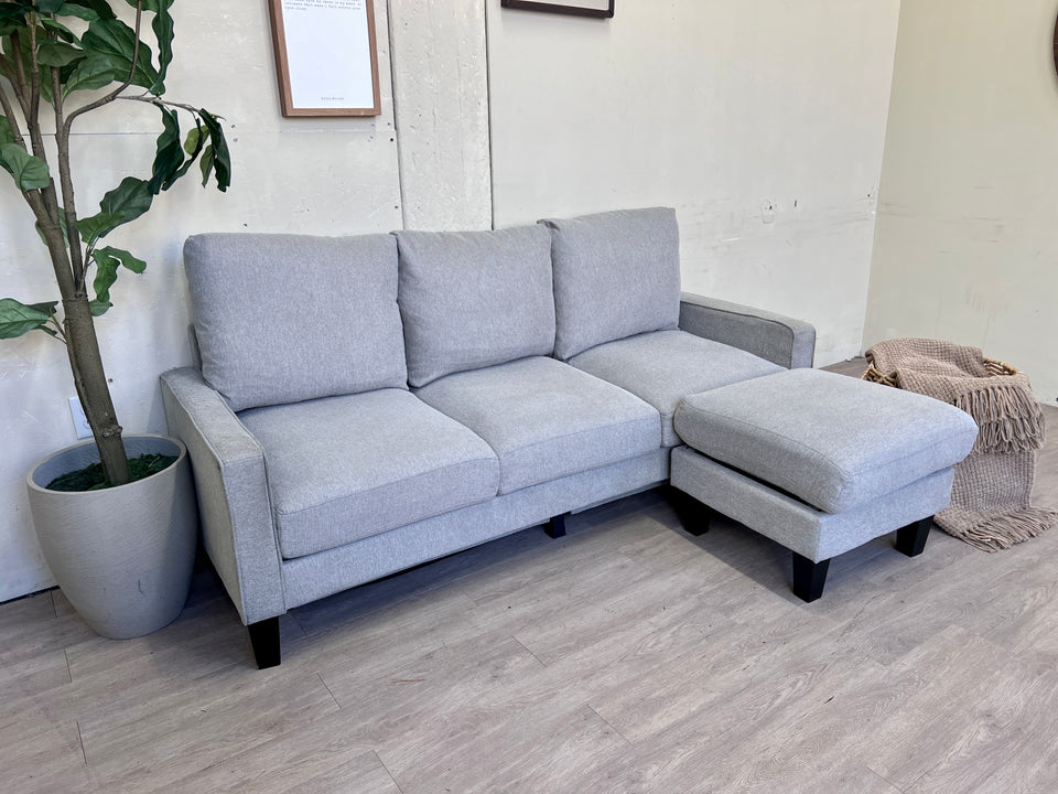 FREE DELIVERY! 🚚 - Light Gray Modern Sectional Couch with Reversible Chaise