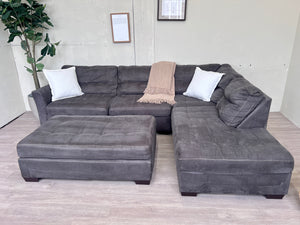 FREE DELIVERY! 🚚 - Bernie & Phyl’s Tufted Sectional Couch with Ottoman Set