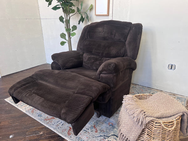 FREE DELIVERY! 🚚 - Dark Brown Recliner Chair