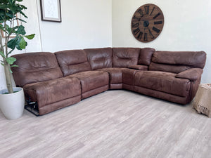 FREE DELIVERY! 🚚 - Jordan’s Furniture Brown Tufted Rearrangeable Reclining Sectional Couch with Cupholders