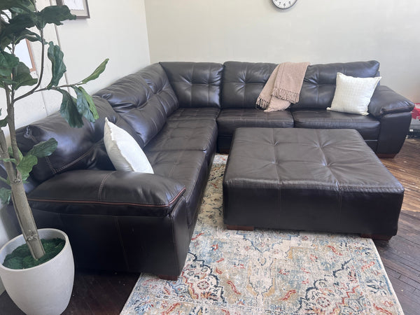 FREE DELIVERY! 🚚- Bernie & Phyl’s Genuine Leather Brown Sectional Couch with Oversized Ottoman Set Cozy Couple