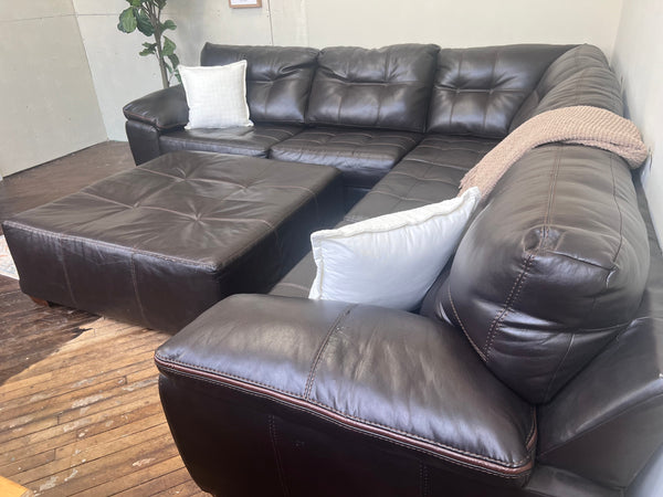 FREE DELIVERY! 🚚- Bernie & Phyl’s Genuine Leather Brown Sectional Couch with Oversized Ottoman Set Cozy Couple