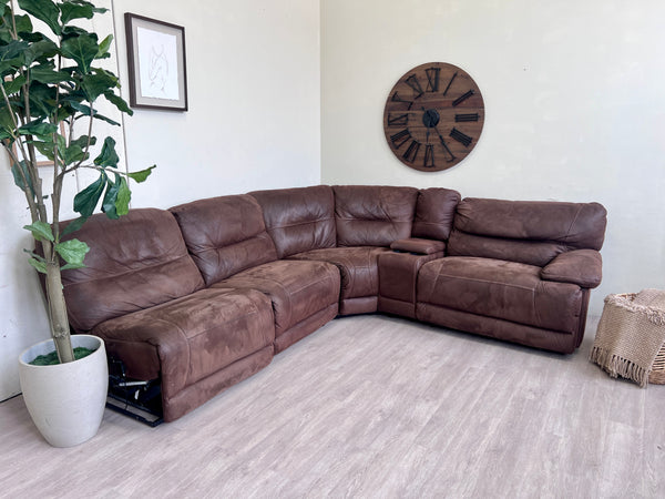 FREE DELIVERY! 🚚 - Jordan’s Furniture Brown Tufted Rearrangeable Reclining Sectional Couch with Cupholders