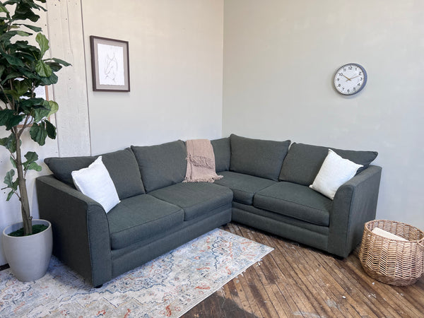 FREE DELIVERY! 🚚 - Green Sealy Sectional Couch