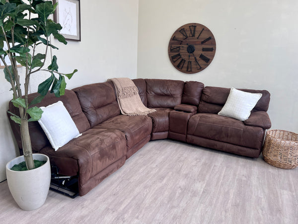 FREE DELIVERY! 🚚 - Jordan’s Furniture Brown Tufted Rearrangeable Reclining Sectional Couch with Cupholders