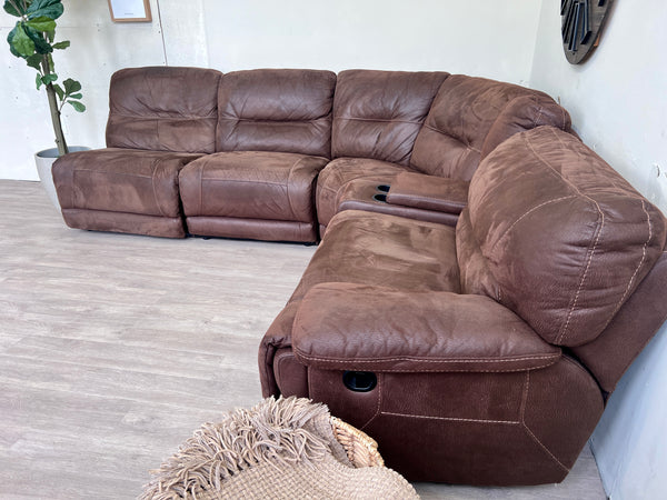 FREE DELIVERY! 🚚 - Jordan’s Furniture Brown Tufted Rearrangeable Reclining Sectional Couch with Cupholders