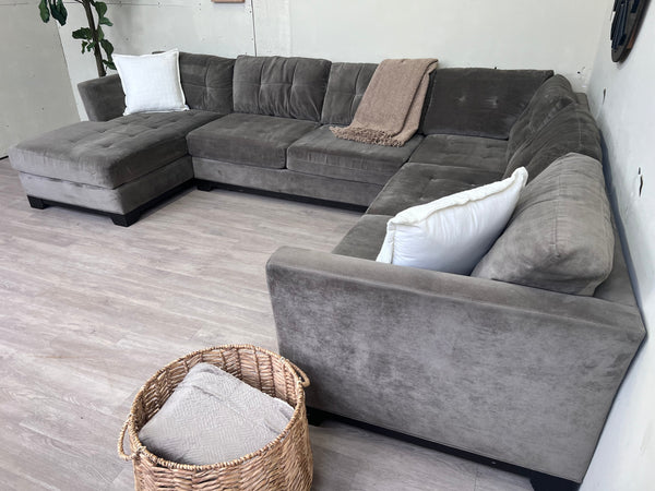 FREE DELIVERY! 🚚 Macy’s Charcoal Gray Microfiber Tufted U Sectional Couch with Chaise