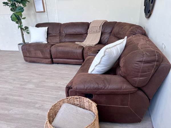 FREE DELIVERY! 🚚 - Jordan’s Furniture Brown Tufted Rearrangeable Reclining Sectional Couch with Cupholders