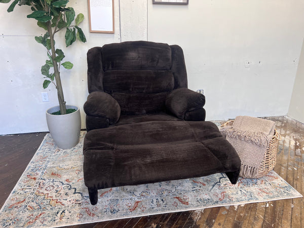 FREE DELIVERY! 🚚 - Dark Brown Recliner Chair