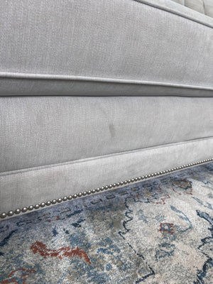 FREE DELIVERY! 🚚 - Jordan’s Flexsteel Beige Tufted Studded Couch & Loveseat Set