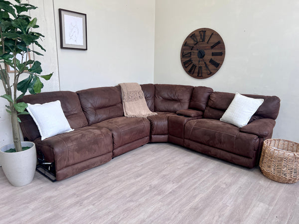 FREE DELIVERY! 🚚 - Jordan’s Furniture Brown Tufted Rearrangeable Reclining Sectional Couch with Cupholders