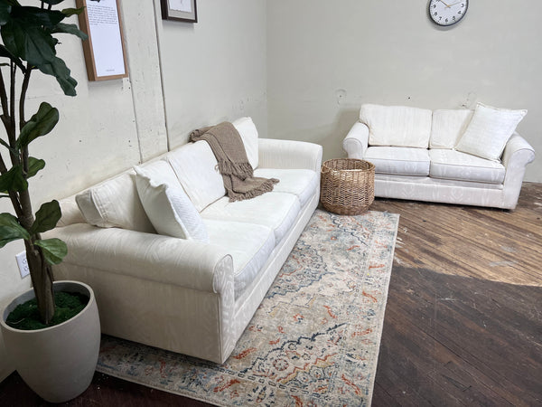 FREE DELIVERY! 🚚 - White Vintage Design 3 Seater Couch & Loveseat Set Cozy Couple