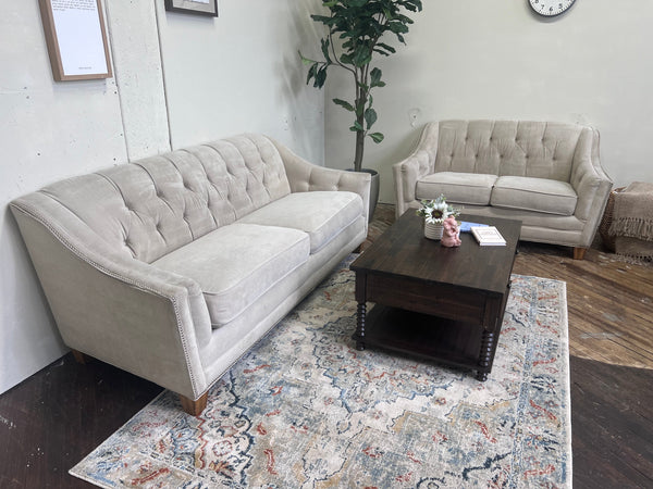 FREE DELIVERY! 🚚 - Jordan’s Flexsteel Beige Tufted Studded Couch & Loveseat Set