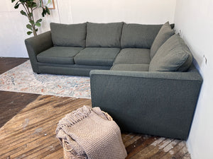 FREE DELIVERY! 🚚 - Green Sealy Sectional Couch