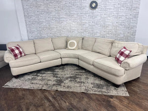 FREE DELIVERY! 🚚 - Jordan’s Furniture Cream Theatre Sectional Couch Cozy Couple