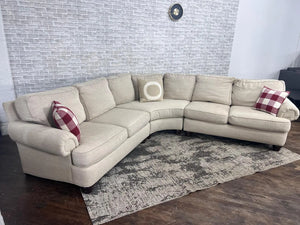 FREE DELIVERY! 🚚 - Jordan’s Furniture Cream Theatre Sectional Couch Cozy Couple