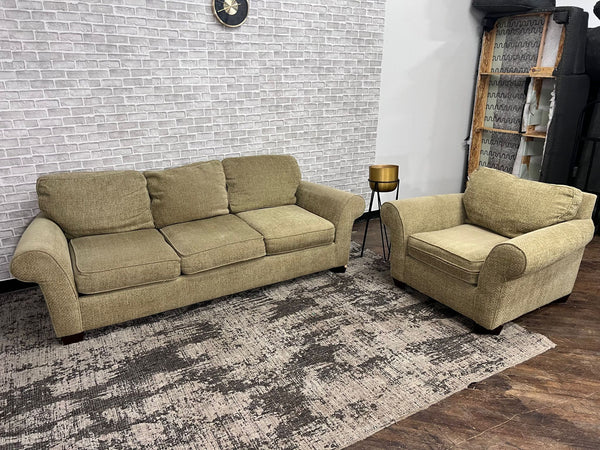 FREE DELIVERY! 🚚 - Green Couch & Love Seat Set Cozy Couple