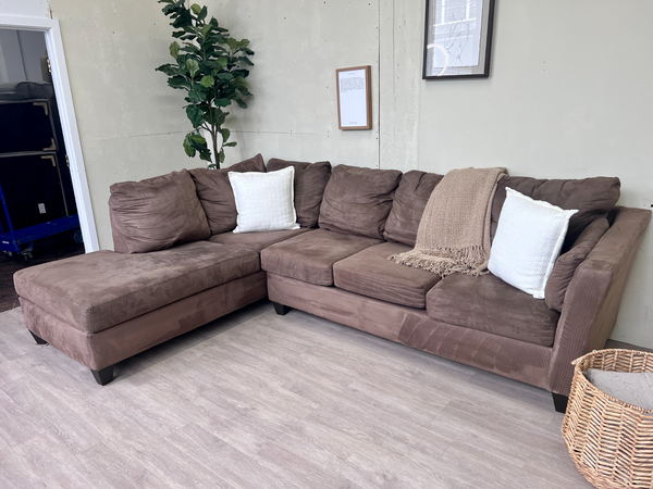 FREE DELIVERY! 🚚 - Jordan’s Furniture Brown Microfiber Sectional Couch with Chaise