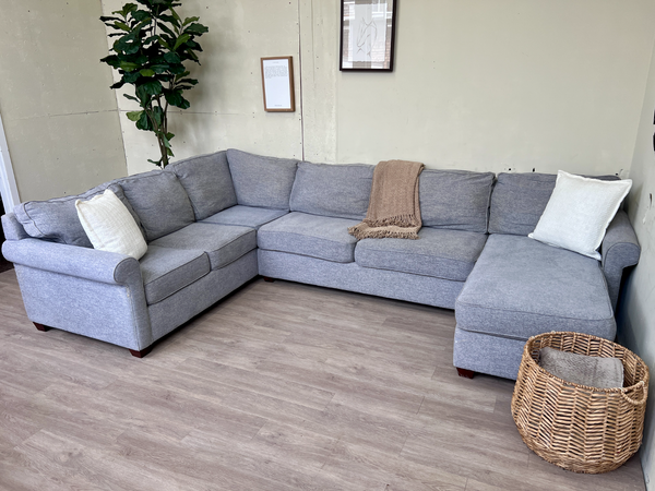 FREE DELIVERY! 🚚 - Light Gray Modern U Sectional Couch with Chaise Cozy Couple