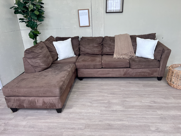 FREE DELIVERY! 🚚 - Jordan’s Furniture Brown Microfiber Sectional Couch with Chaise