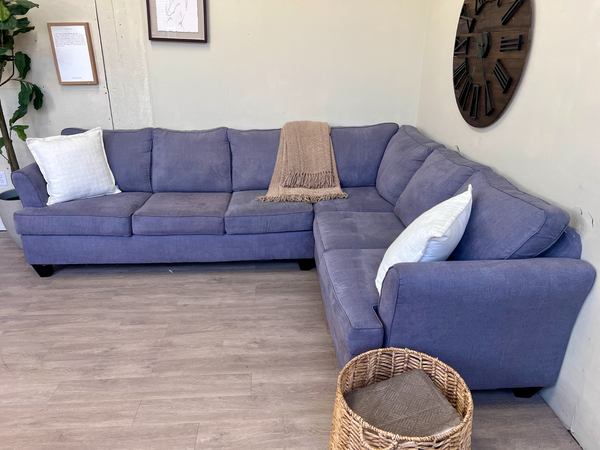 FREE DELIVERY! 🚚 - Gray Modern Microfiber Sectional Couch
