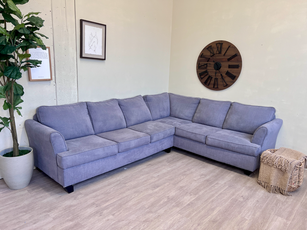 FREE DELIVERY! 🚚 - Gray Modern Microfiber Sectional Couch
