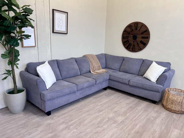FREE DELIVERY! 🚚 - Gray Modern Microfiber Sectional Couch