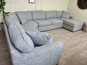 FREE DELIVERY! 🚚 - Jordan’s Furniture Light Gray Modern U Sectional Couch with Chaise