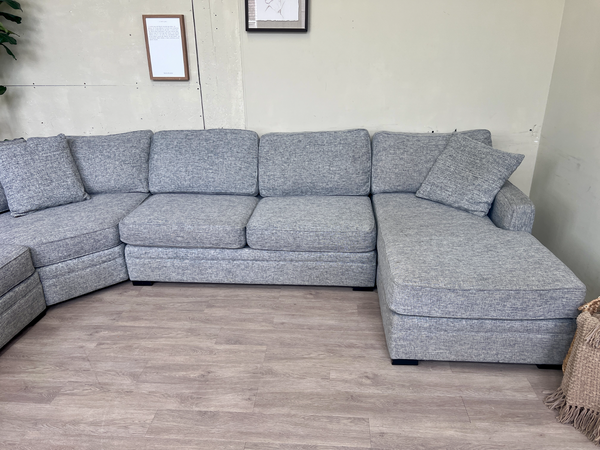 FREE DELIVERY! 🚚 - Jordan’s Furniture Light Gray Modern U Sectional Couch with Chaise