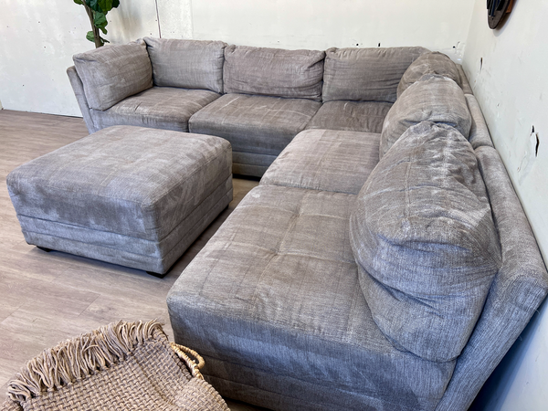 FREE DELIVERY! 🚚 - Thomasville Gray Modular Tufted Rearrangeable Sectional Couch with Ottoman Set