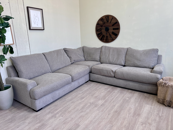 FREE DELIVERY! 🚚 - Broyhill Gray Deep -Seated Modern Sectional Couch