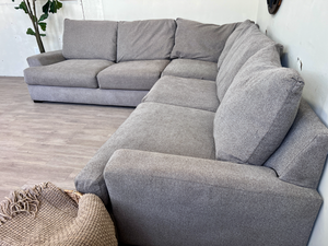 FREE DELIVERY! 🚚 - Broyhill Gray Deep -Seated Modern Sectional Couch