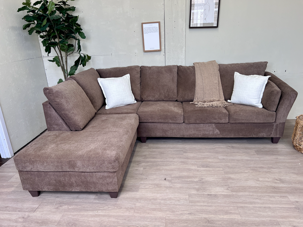 FREE DELIVERY! 🚚 - Bernie & Phyl’s Modern Sectional Couch with Chaise