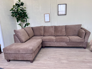 FREE DELIVERY! 🚚 - Bernie & Phyl’s Modern Sectional Couch with Chaise