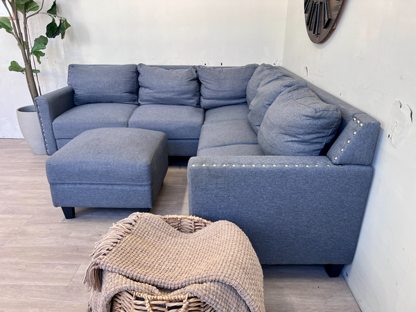 FREE DELIVERY! 🚚 - Gray Modern Studded Sectional Couch with Ottoman Set