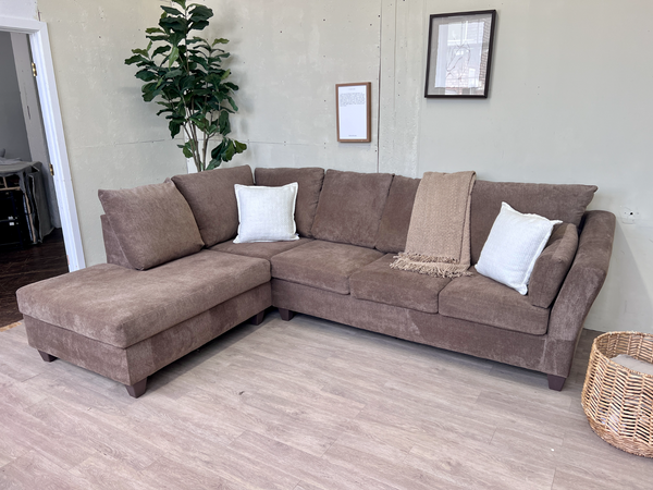 FREE DELIVERY! 🚚 - Bernie & Phyl’s Modern Sectional Couch with Chaise