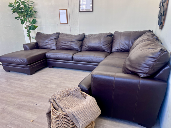 FREE DELIVERY! 🚚 - Bob’s Furniture Dark Brown Leather Modern Tufted Deep-Seated U Sectional Couch with Chaise