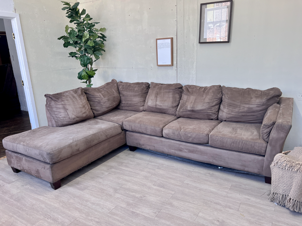 FREE DELIVERY! 🚚 - Bob’s Furniture Brown Microfiber Modern Sectional Couch with Chaise