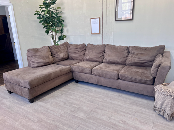 FREE DELIVERY! 🚚 - Bob’s Furniture Brown Microfiber Modern Sectional Couch with Chaise