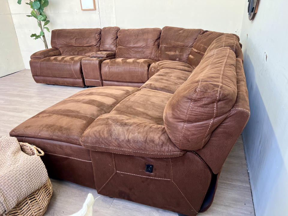 FREE DELIVERY! 🚚 - Jordan’s Furniture Brown Modular Reclining Tufted Microfiber Deep-Seated U Sectional Couch with Chaise