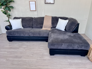 FREE DELIVERY! 🚚 - Bob’s Furniture Gray Black Leather Modern Sectional Couch with Chaise