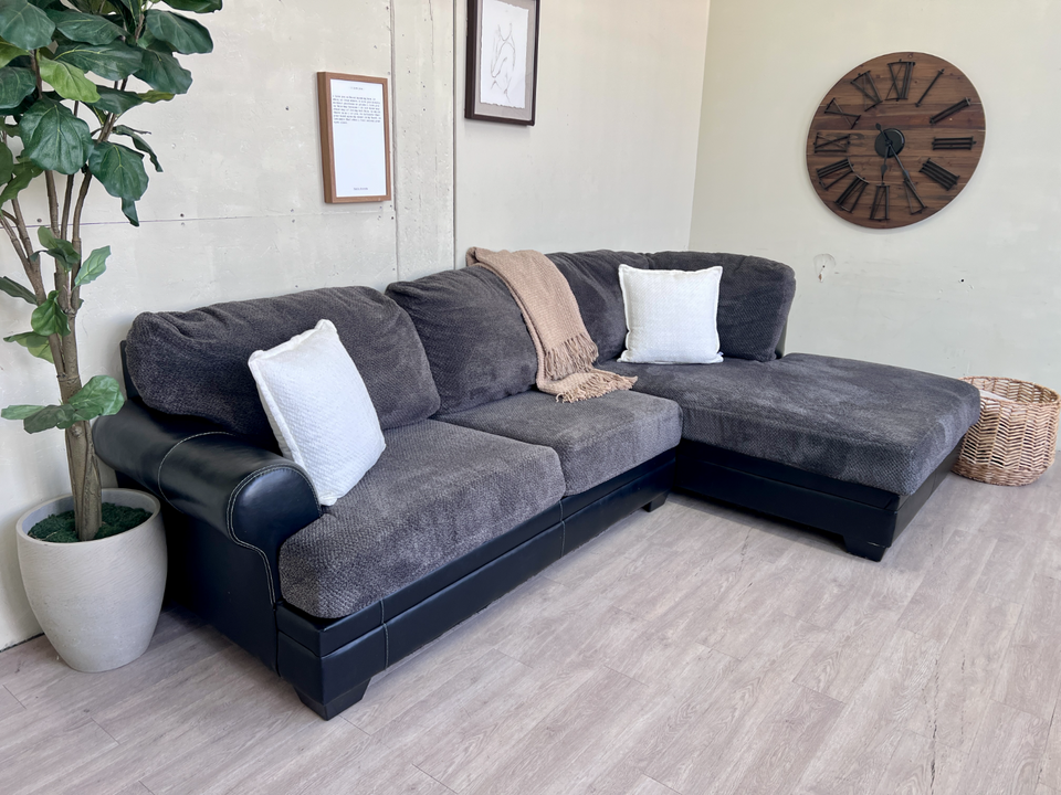 FREE DELIVERY! 🚚 - Bob’s Furniture Gray Black Leather Modern Sectional Couch with Chaise